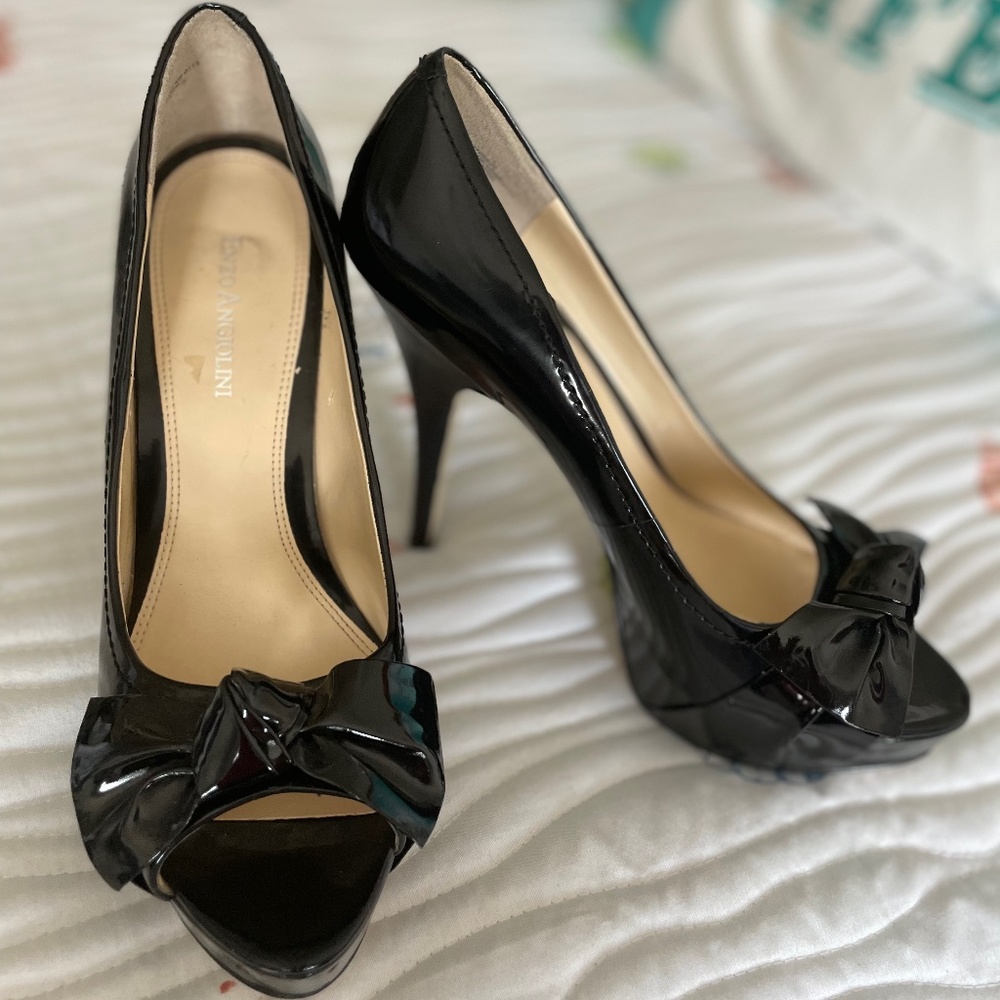 Black pumps - Picture 1 of 2